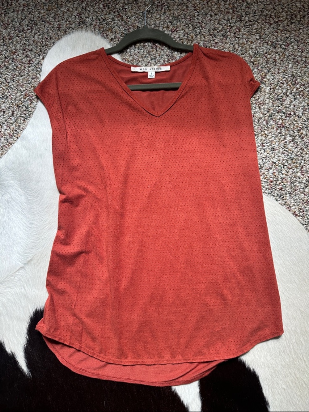 Max Studio Rust Red V-Neck Short Sleeve Tee